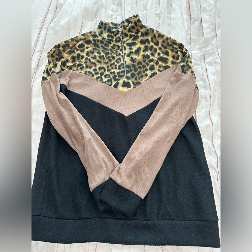 Brand New women’s boutique sweater